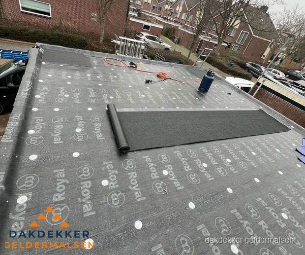 Dakrenovatie plat dak met bitumen dakbedekking in Geldermalsen Dakrenovatie plat dak met bitumen dakbedekking in Geldermalsen