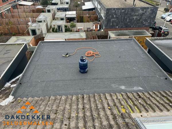 Dakreparatie plat dak met bitumen in Geldermalsen