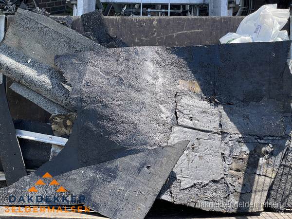 Kosten dakrenovatie: afvoer oud dakmateriaal in Geldermalsen Kosten dakrenovatie: afvoer oud dakmateriaal in Geldermalsen