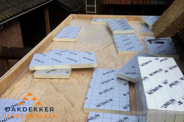 PIR isolatieplaten leggen op plat dak in Geldermalsen PIR isolatieplaten leggen op plat dak in Geldermalsen