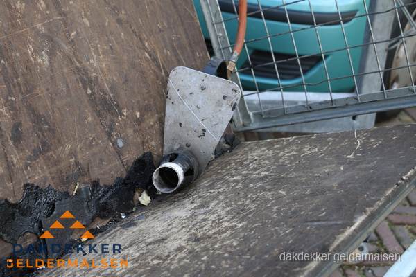 Dakdekkers gasbrander voor bitumen werkzaamheden in Geldermalsen Dakdekkers gasbrander voor bitumen werkzaamheden in Geldermalsen