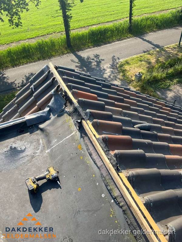 Kosten dakgoot vervangen: werkzaamheden aan dakrand in Geldermalsen