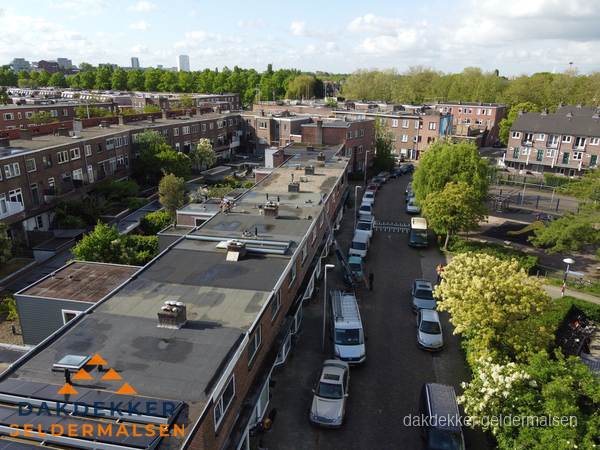 Luchtfoto dakinspectie woonwijk in Geldermalsen