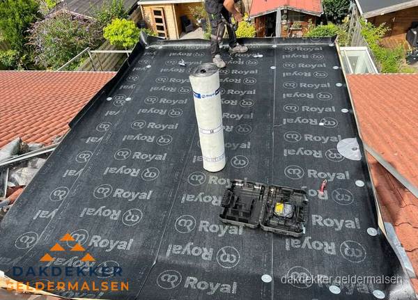 Dakrenovatie met Royal onderdak op plat dak in Geldermalsen Dakrenovatie met Royal onderdak op plat dak in Geldermalsen