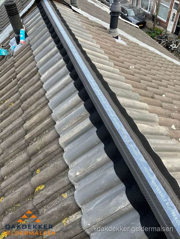 Nokvorst met Monier ventilatie op schuin pannendak in Geldermalsen