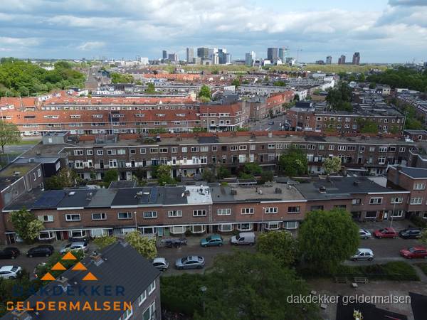 Luchtfoto van daken in woonwijk Geldermalsen