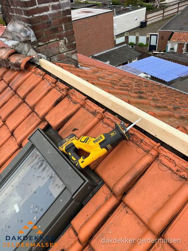 Kosten dak vervangen: werkzaamheden aan pannendak in Geldermalsen